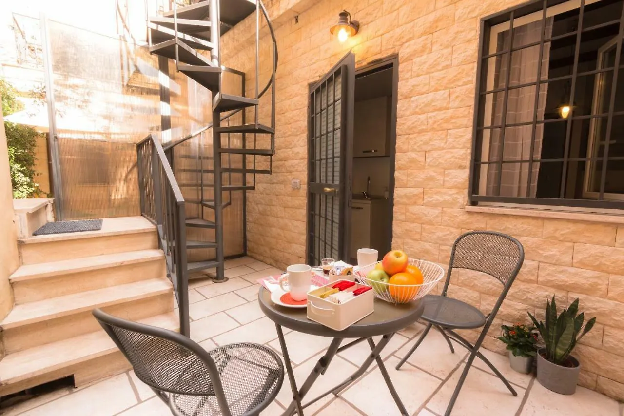 Apartment Leonina 75 Holidays Rome Italy